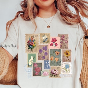 Camiseta con estampado floral, camiseta retro con collage de flores silvestres, camiseta con franqueo floral, camiseta estética con letras y álbum de recortes, camiseta Plant Mom