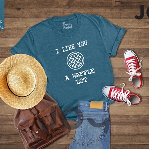 Funny Waffle Shirt, Foodie Tee, Weekend Shirt, Waffle Gift for Best Friend, Cute Brunch Tee,Baking Shirt,Waffle Maker Gift,Waffle Lover Gift imagen 4