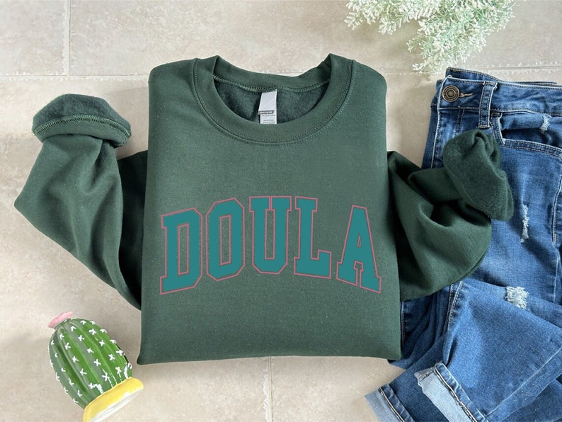 a green sweatshirt with the word doula on it