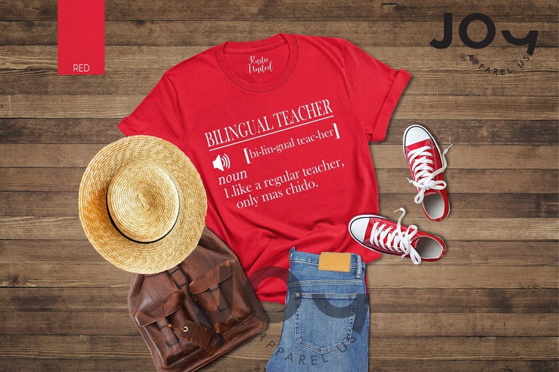 Peut inclure: T-shirt rouge avec du texte blanc qui dit "Bilingue Enseignant" et une d&eacute;finition du mot. Le texte comprend l'expression "mas chido".