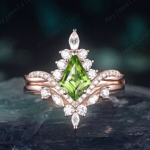 Unique Kite Cut Peridot Wedding Ring Set, Rose Gold Peridot Halo Engagement Ring,  Peridot Bridal Set Promise Anniversary Ring Gift for her