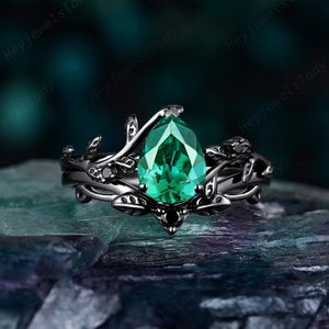 Nature Inspired Pear Shape Emerald Bridal Set, Gothic Black Gold Leaf Wedding Ring, Dark Engagement Ring, Black Rhodium Promise Ring Gift