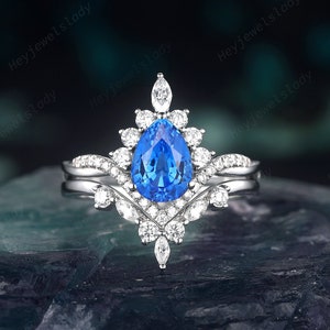 Conjunto de anel de noivado de espinélio azul em forma de pêra, conjunto exclusivo de anel de casamento de espinélio azul de centáurea de ouro branco exclusivo, anel de aniversário de promessa