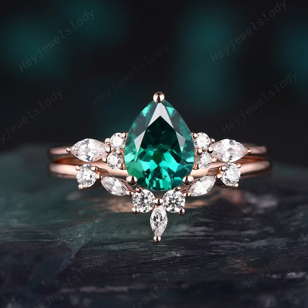 Vintage Pear Cut Emerald Engagement Ring Set, Unique Rose Gold Teardrop Emerald Wedding Ring Emerald Promise Anniversary Ring Gift for Women