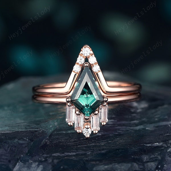 Unique Kite Cut Teal Sapphire Engagement Ring Set, Vintage 14k Rose Gold Sapphire Wedding Ring  Art Deco V Shape Promise Ring Gift for Women