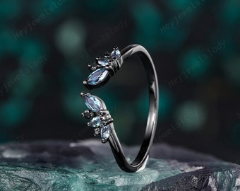 Aliança de casamento em alexandrita de ouro negro com abertura aberta, anel de noivado escuro, anel de aniversário gótico combinando, anel de compromisso com ródio preto para presente