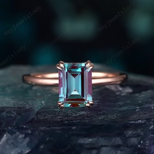 Anillo de compromiso de solitario de alejandrita de corte esmeralda vintage, anillo de boda de alejandrita único, regalo de aniversario de promesa de oro rosa de 14K 18K