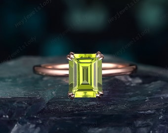 Anello di fidanzamento solitario con peridoto taglio smeraldo vintage, anello nuziale unico con peridoto, anello di anniversario con promessa di peridoto in oro rosa 14K 18K regalo