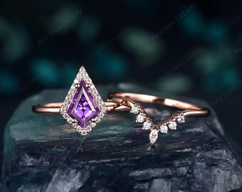 ユニークなカイトシェイプのバイオレットパープルサファイア結婚指輪