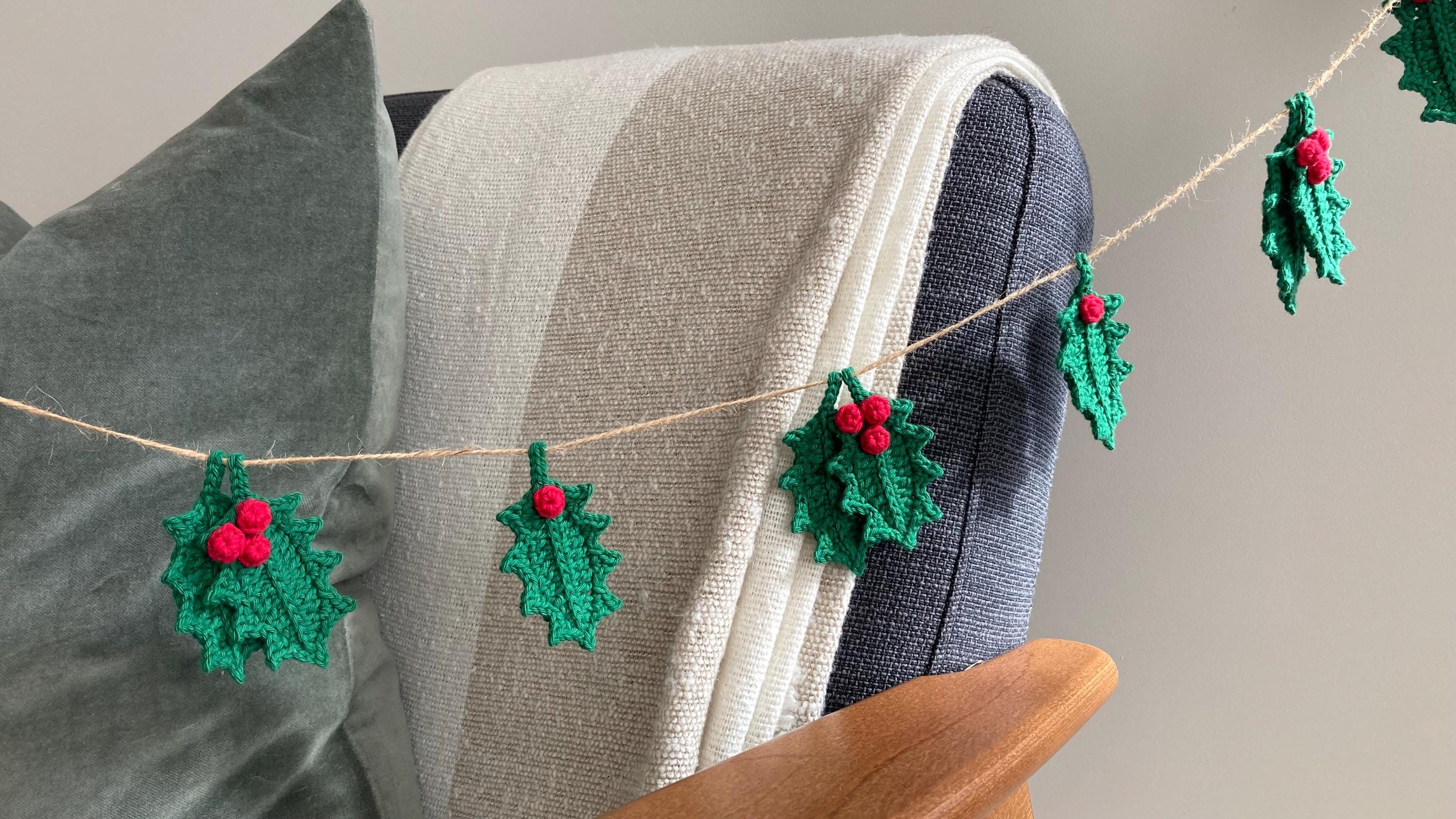 CROCHET PATTERN - Holly Leaves and Berry Garland (written in ENGLISH ...