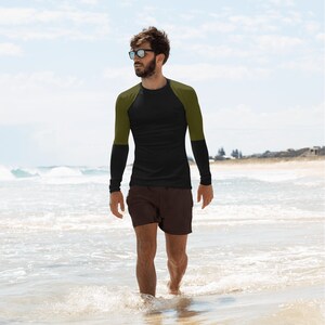 Men's Rash Guard, "Stay Protected and Comfortable with our Black and Green Men's Rash Guard - Perfect for Sports and Outdoor Activities"