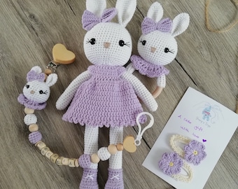 Ensemble de poupées lapin Amigurumi, lapin fait main, hochet lapin au crochet, attache-tétine personnalisable, lapin lilas