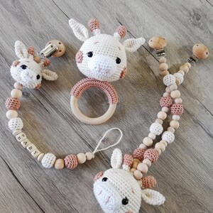 Zestaw Amigurumi Żyrafa, Żyrafa Śpiąca Towarzyszka, Grzechotka Żyrafa, Łańcuszek Smoczka Żyrafa, Pudełko Prezentowe Żyrafa