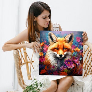 Puede incluir: Una pintura de un zorro rojo con un pecho blanco y una nariz negra, rodeado de flores coloridas. El zorro est&aacute; mirando directamente al espectador.