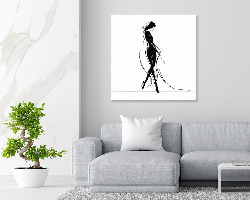 Pode incluir: Ilustra&ccedil;&atilde;o em preto e branco de uma mulher de p&eacute; com os bra&ccedil;os ao lado do corpo e a cabe&ccedil;a inclinada. A mulher est&aacute; vestindo um vestido longo e seu cabelo &eacute; longo e esvoa&ccedil;ante.