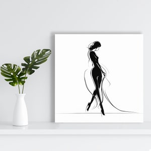 Pode incluir: Impress&atilde;o de arte em linha preta e branca de uma mulher em um vestido fluido. A mulher est&aacute; de p&eacute; com a cabe&ccedil;a inclinada para baixo e o cabelo longo e solto. A impress&atilde;o &eacute; sobre um fundo branco.