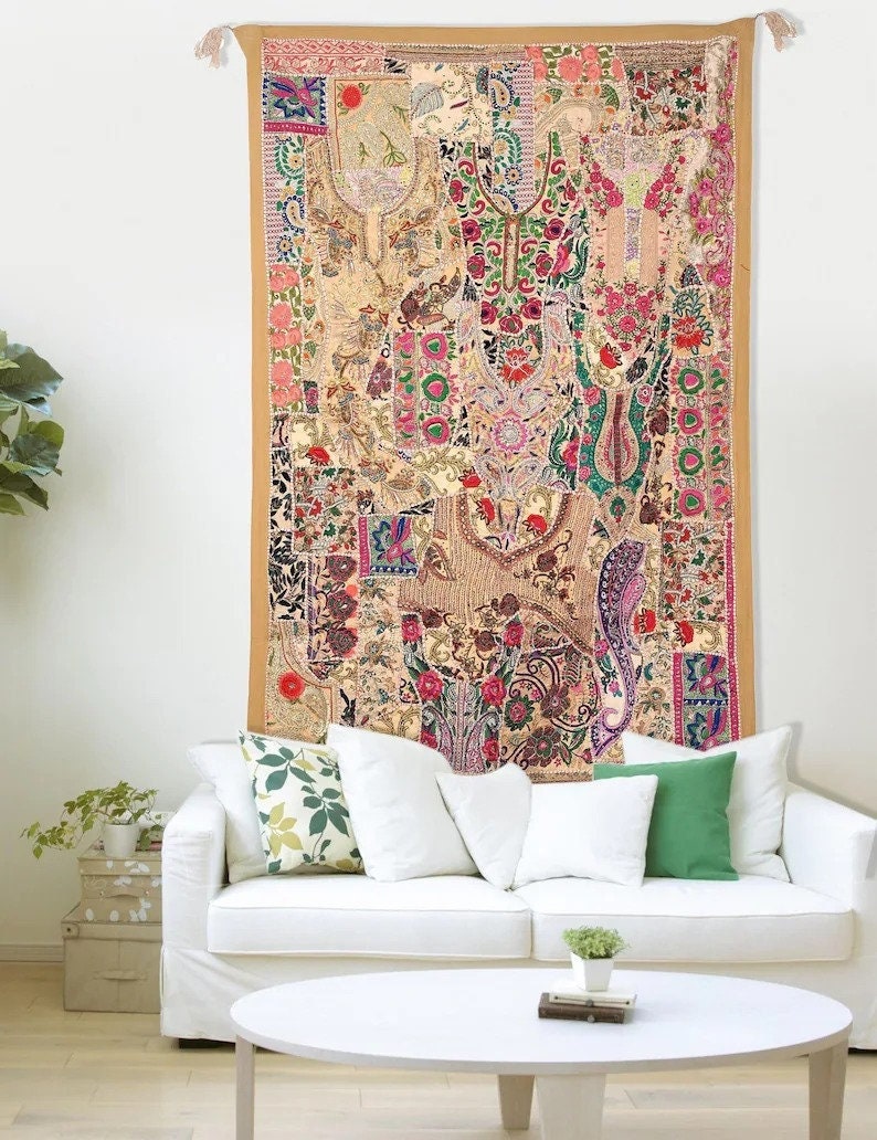 Tapiz de patchwork beige para colgar en la pared, tapiz de pared indio de algodón, decoración de pared bohemia banjara, tapiz para decoración del hogar, tapiz indio hecho a mano