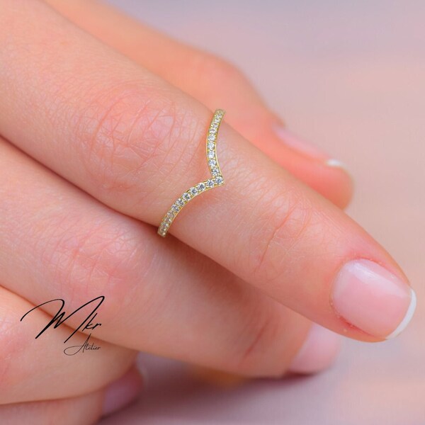 14K Gold Curve Ring I Solid Gold Curved Wedding Ring I Round Cut Diamond Ring I Dainty Chevron Stacking Band I V Shaped Pave CZ Ring