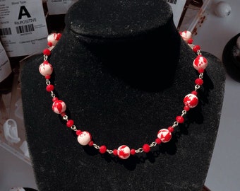 Collar con motivo de salpicaduras - Colección Forensics
