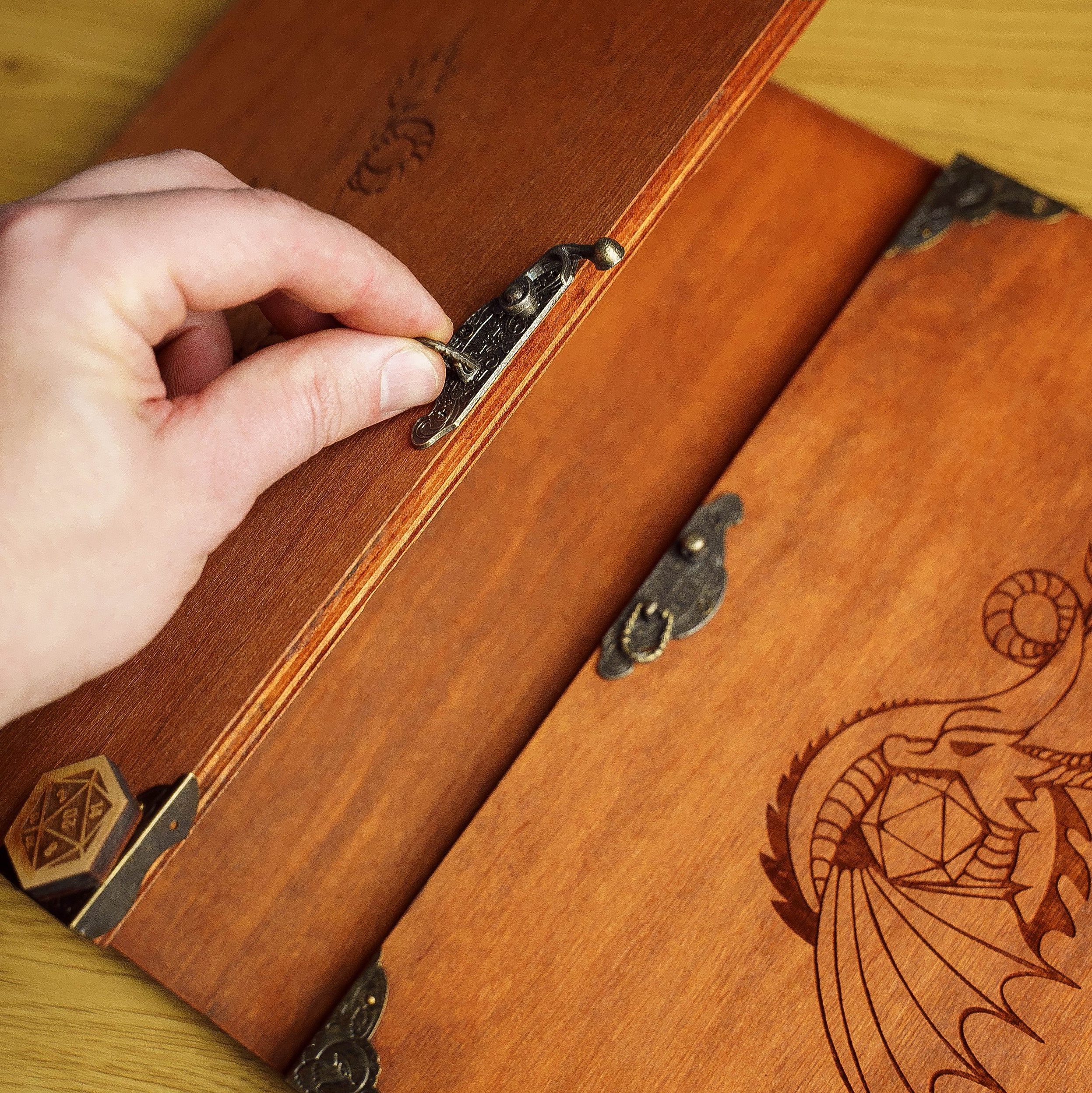 Dungeon master screen magnetic, Dm screen wood, Dm screen dnd, Dnd screen with monitor, Dm screen custom, Dm screen role playing games