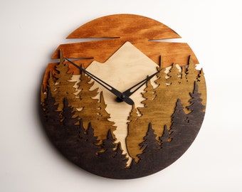 Reloj de pared de montaña, reloj de montaña de madera, reloj de pared único, reloj de naturaleza, reloj en capas, reloj cortado con láser, reloj de madera del bosque, decoración de pared de montaña