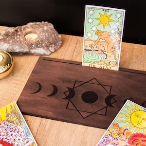 Support de porte-cartes de tarot en bois, présentoir de cartes de tarot, échiquier d'autel, porte-cartes Oracle, support de jeu de tarot, support de tarot des phases de la lune
