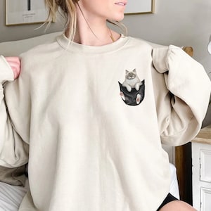 Cat Shirt, Cute Cat Shirt, Cat Lover Shirt, Pocket Cat T shirt, Cat Mom Tee, Cute Kitty in Pocket Tee, Gift for Cats Lover, Cat Mom Shirt