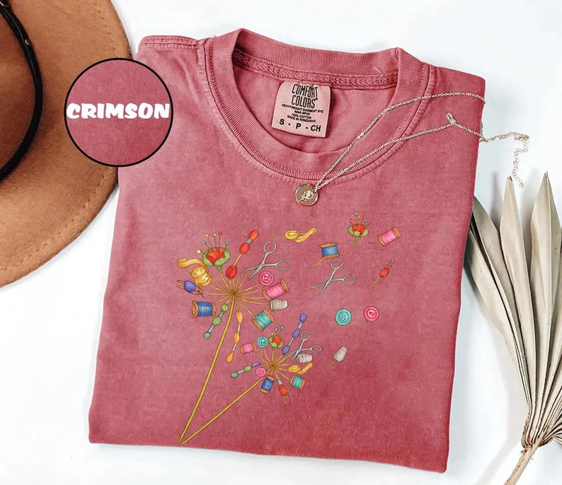 Comfort Colors® Cute Sewing T-shirt, Quilting Equipment Dandelion Shirt, Flying Flower Tee for Quilter, Sewing Lover Gift, Seamstress Shirt bild 8