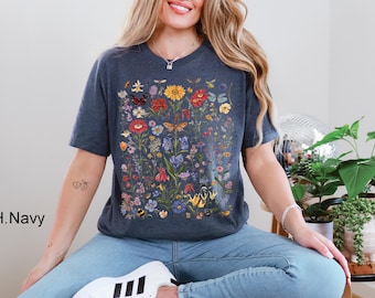 Vintage Pressed Flowers Shirt, Boho Cottagecore Tshirt Botanical Floral Tee Wildflowers Sweatshirt Fairycore Gift Garden Lover, Nature Shirt