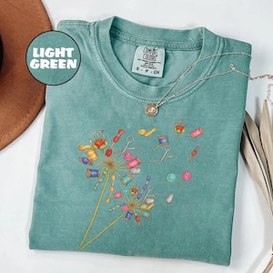 Comfort Colors® Cute Sewing T-shirt, Quilting Equipment Dandelion Shirt, Flying Flower Tee for Quilter, Sewing Lover Gift, Seamstress Shirt bild 5