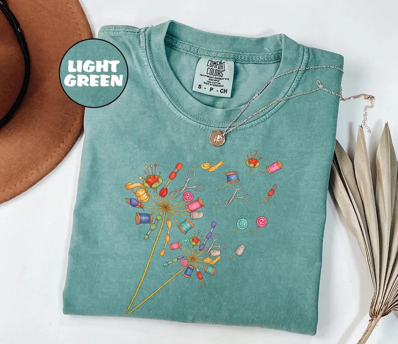 Comfort Colors® Cute Sewing T-shirt, Quilting Equipment Dandelion Shirt, Flying Flower Tee for Quilter, Sewing Lover Gift, Seamstress Shirt bild 5