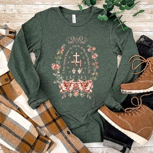 Miraculous Medal Sweatshirt, Virgin Mary Shirt, Marian Cross T-Shirt, Holiday Gifts Idea,Catholic Gifts for Women,Marian Catholic Sweatshirt imagen 5
