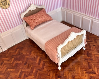 Dolls House single bed 1/12th scale