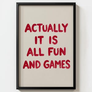 Eigentlich ist alles nur Spaß und Spiel – Wandbild | Minimalistische Dekoration mit roter Typografie