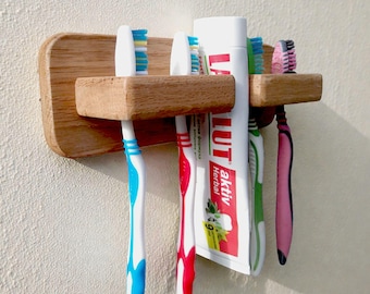 Organizador de baño de roble para montaje en pared con soporte para cepillos de dientes