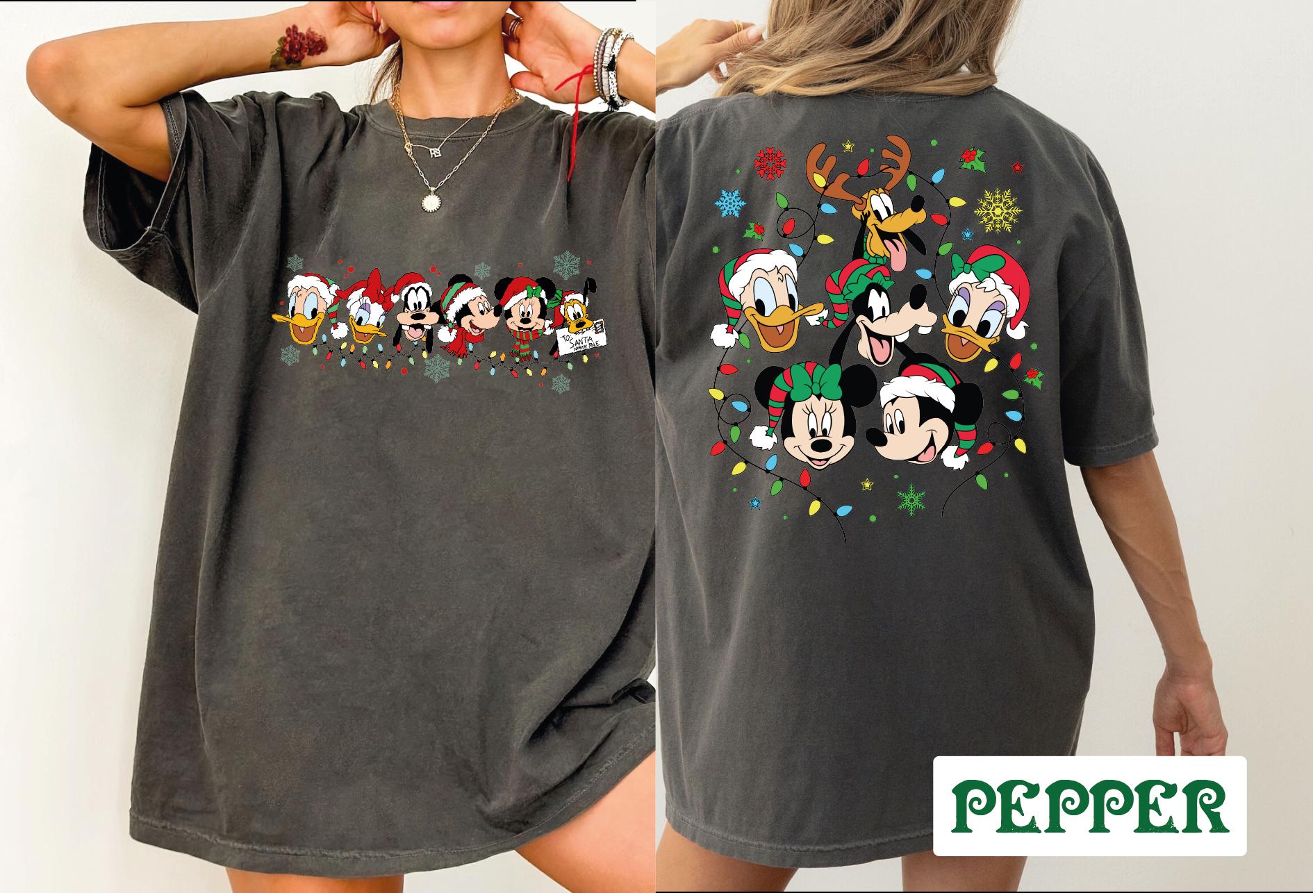 Camiseta navideña familiar Disney Comfort Colors, camisetas navideñas familiares Disney de dos caras, camiseta con personajes Disney, talla L100