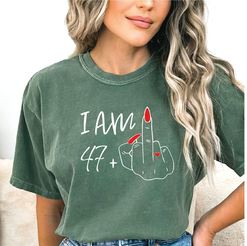 Camiseta de colores cómodos para el dedo medio (29+), regalos de cumpleaños personalizados, camiseta para el dedo medio (39+), camiseta personalizada para cumpleaños (LS849) imagen 2