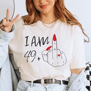 a woman wearing a t - shirt that says i am 94 plus