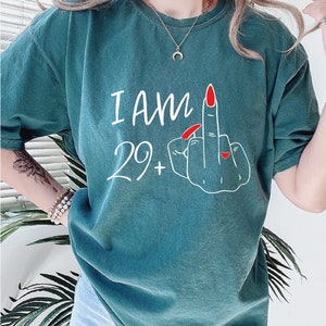 I Am 29 Plus Middle Finger Comfort Colors Shirt, Personalized Birthday Gifts, I Am 39 Plus Shirt, Custom Middle Finger Birthday Tee LS849 imagem 3