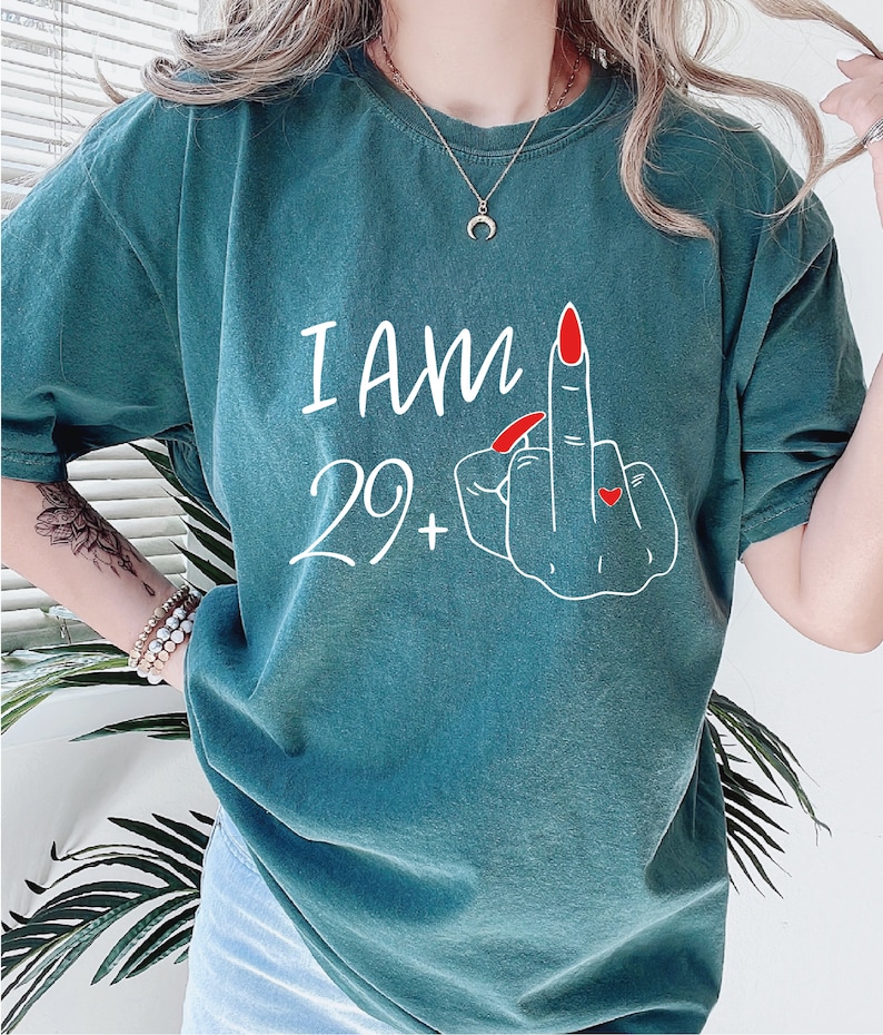 Camiseta de colores cómodos para el dedo medio (29+), regalos de cumpleaños personalizados, camiseta para el dedo medio (39+), camiseta personalizada para cumpleaños (LS849) imagen 3