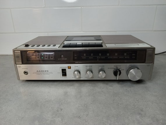 VINTAGE UNISEF Z-2000 STEREO AM/FM RADIO CASSETTE RECORDER