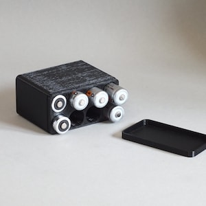 AA Battery Storage Box - Holds 8 Batteries - Lid Included