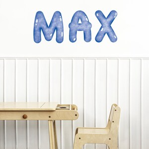 Calcomanía de pared con nombre personalizado y letras de globo azul marino, calcomanía con nombre de niño para guardería