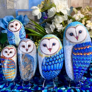 Pretty Barn Owl Painted Rock with stand. Let the beauty and nobility accompany you every day