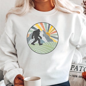 Vintage Style Big Foot Sweatshirt, Retro Sunset Sasquatch Hoodie, Unisex Sweatshirt Hoodie, A191