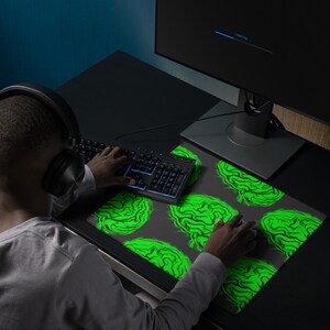 Gaming mouse pad with brain art