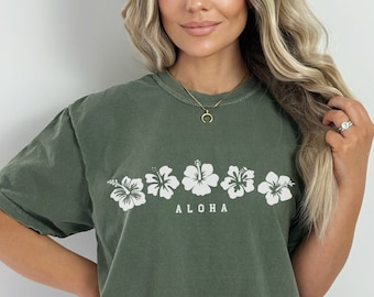 Retro Hibiscus T-Shirt Womens Aloha Shirt Comfort Colors Retro Hawaii Tee Oversized Summer Shirt Island Tee Beach Tee Hawaii Surf TShirt