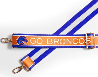 Boise GO BRONCOS - Verstelbare tasriem, uitrusting met officiële licentie, patroon, stadiongoedgekeurd, diploma-uitreiking, terug naar school, bumperkleven
