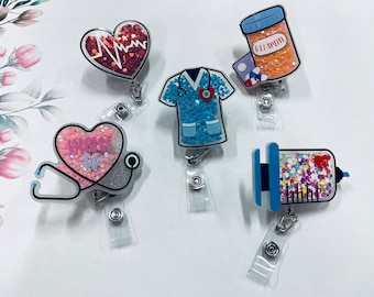 Niedliche einziehbare Ausweisrolle, Krankenschwester Ausweisrolle, RN-Schlüsselkarte, Krankenschwester Ausweisrolle, Krankenschwester Geschenk, medizinisch, funkelndes Abzeichen, einziehbar, Valentinstag