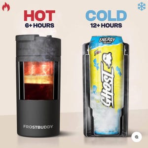 Puede incluir: Un soporte negro para bebidas Frostbuddy con un corte que muestra una bebida caliente y un soporte separado con una lata de bebida Ghost Energy. El texto indica que el soporte mantiene las bebidas calientes durante 6+ horas y fr&iacute;as durante 12+ horas.